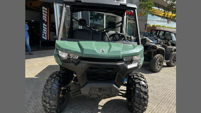 04 Can Am Defender DPS HD7 2026